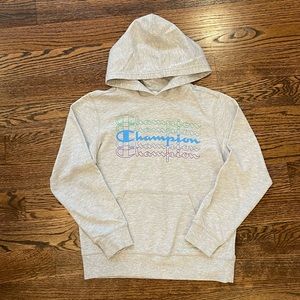 Like new Champion kids’ unisex hoodie. Size M. Grey. Front pocket.